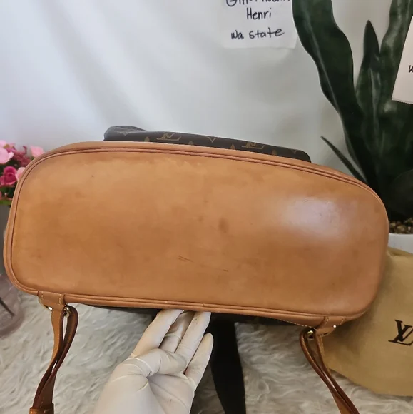 🔥Authentic 🔥 Louis Vuitton Brown Monogram Backpack - Picture 3 of 15